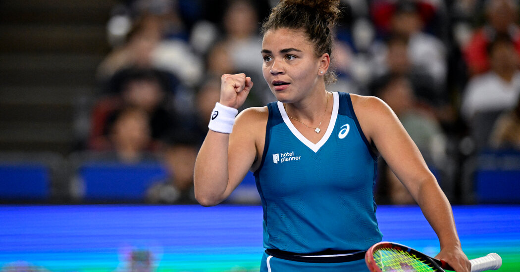 Finais WTA: Jasmine Paolini, de alta energia, avançou