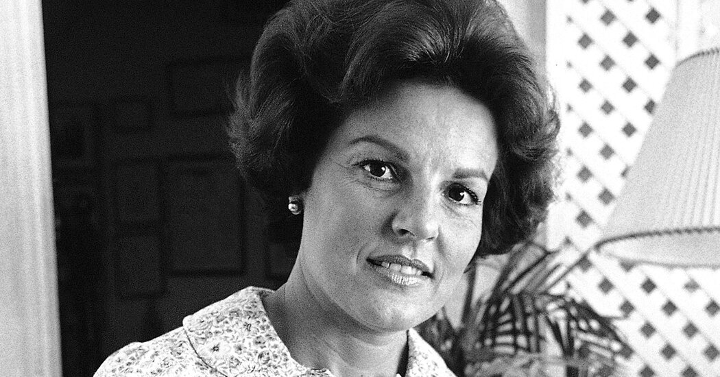 Anita Bryant, cuja política anti-gay desfez sua carreira de cantora, morreu aos 84 anos