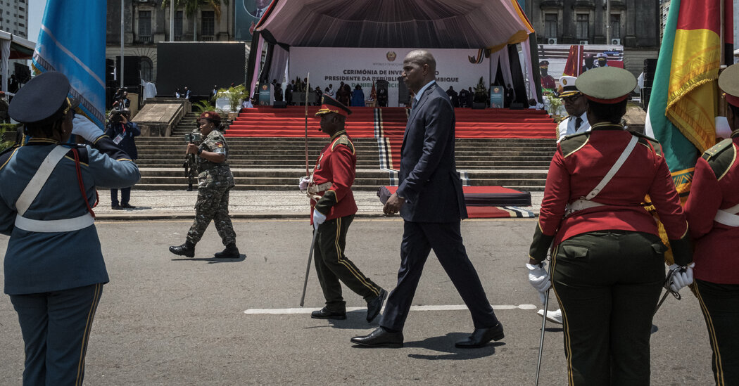 Moçambique está numa encruzilhada quando um novo presidente toma posse