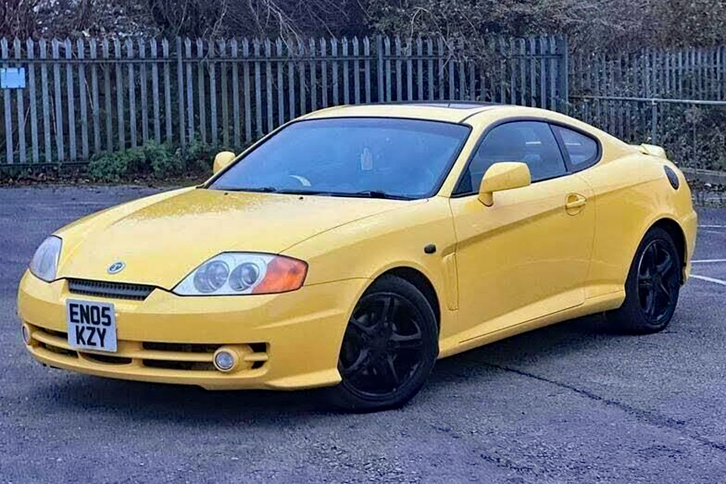 Hyundai Coupé 2.7 V6 Amarelo | Galpão da semana