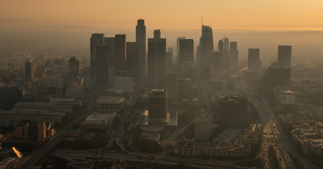 Os níveis de chumbo e cloro no ar dispararam enquanto os incêndios florestais se intensificavam em Los Angeles