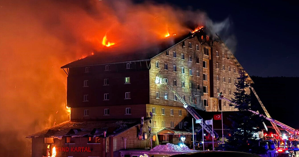 Pelo menos 10 morrem em incêndio em estação de esqui na Turquia