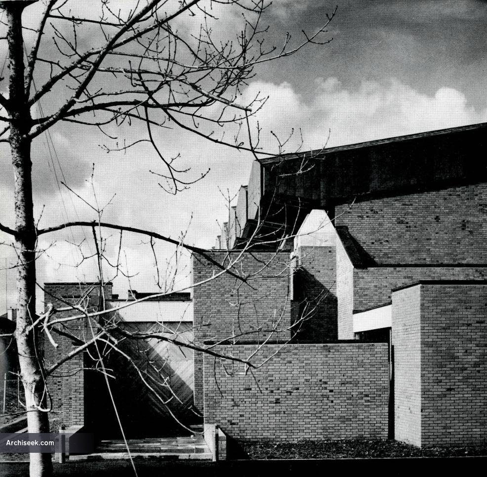 1969 – Igreja de St Laurence O’Toole, Kilmacud, Co.