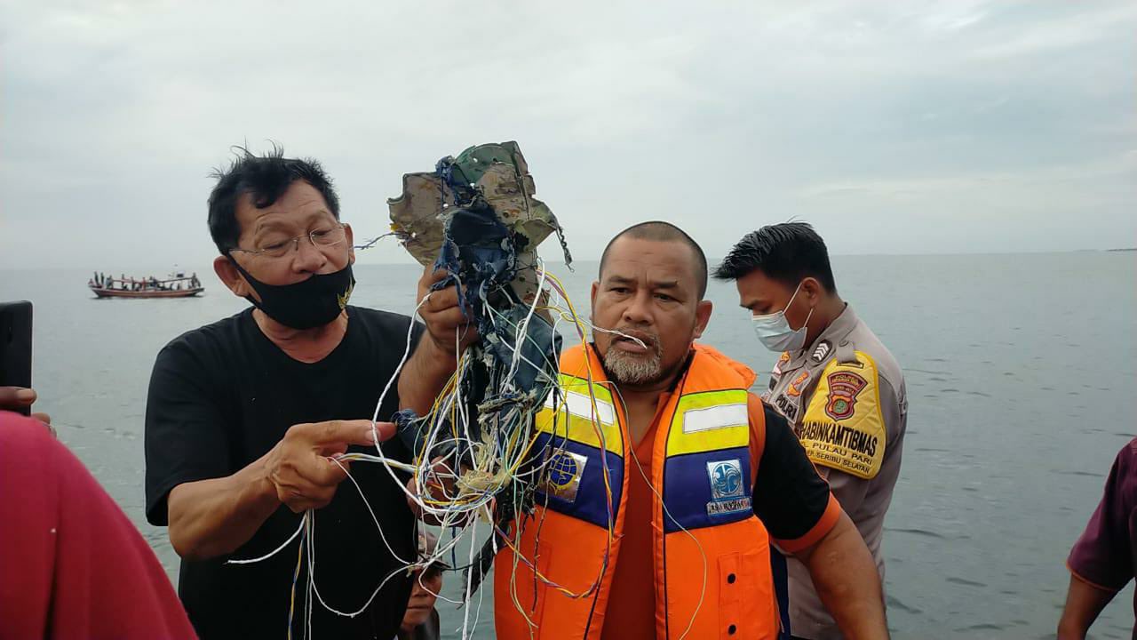 Boeing 737-500 da Sriwijaya Air cai cinco minutos após decolar do aeroporto de Jacarta, Indonésia – Aero World