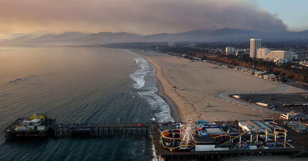 Em Los Angeles, hotéis se tornam refúgio para evacuados dos bombeiros