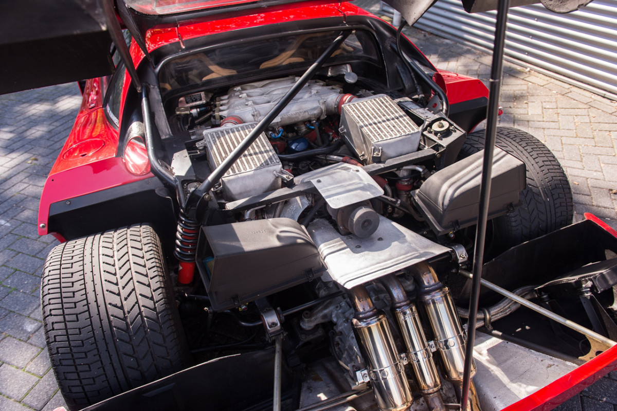 Por que as pessoas continuam batendo Ferrari F40s