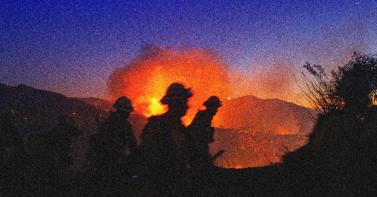 Extremistas de extrema direita estão atuando como trabalhadores de emergência em Los Angeles