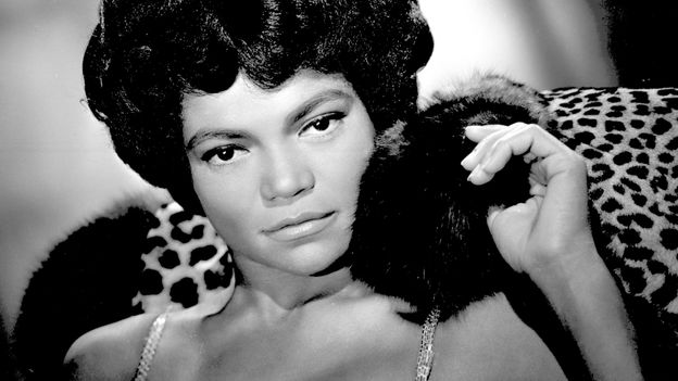 Como Eartha Kitt passou da ‘pobreza extrema’ ao estrelato