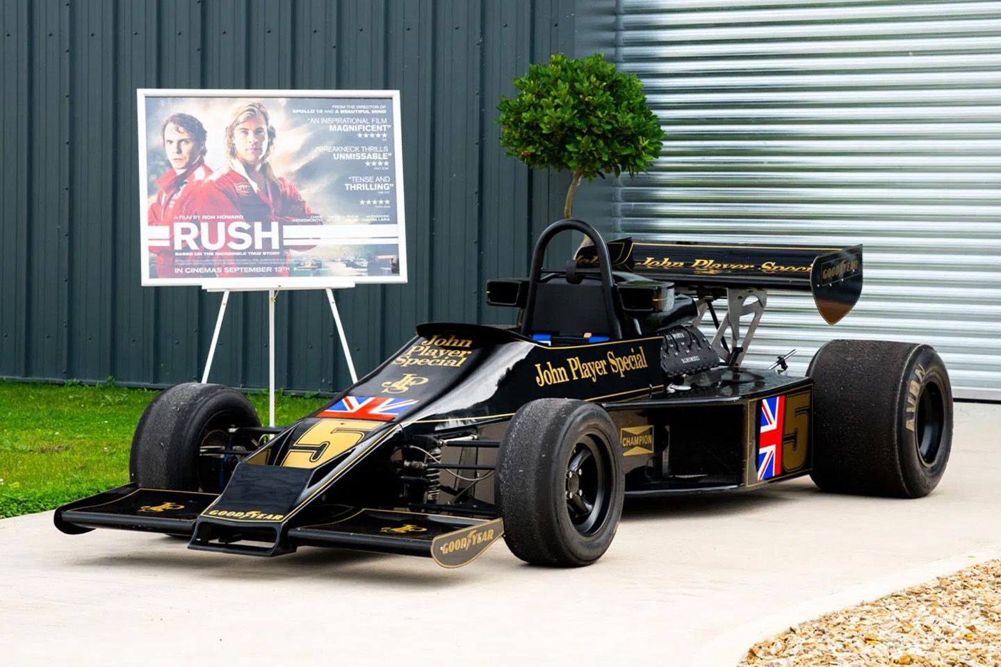 Carro acrobático Lotus Type 77 de ‘Rush’ à venda