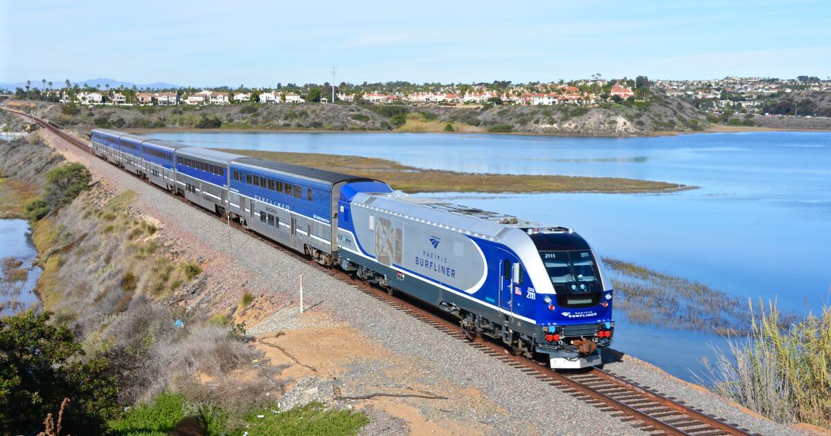 Pacific Surfliner da Amtrak oferece passagens de trem de US$ 10 para ajudar no combate a incêndios