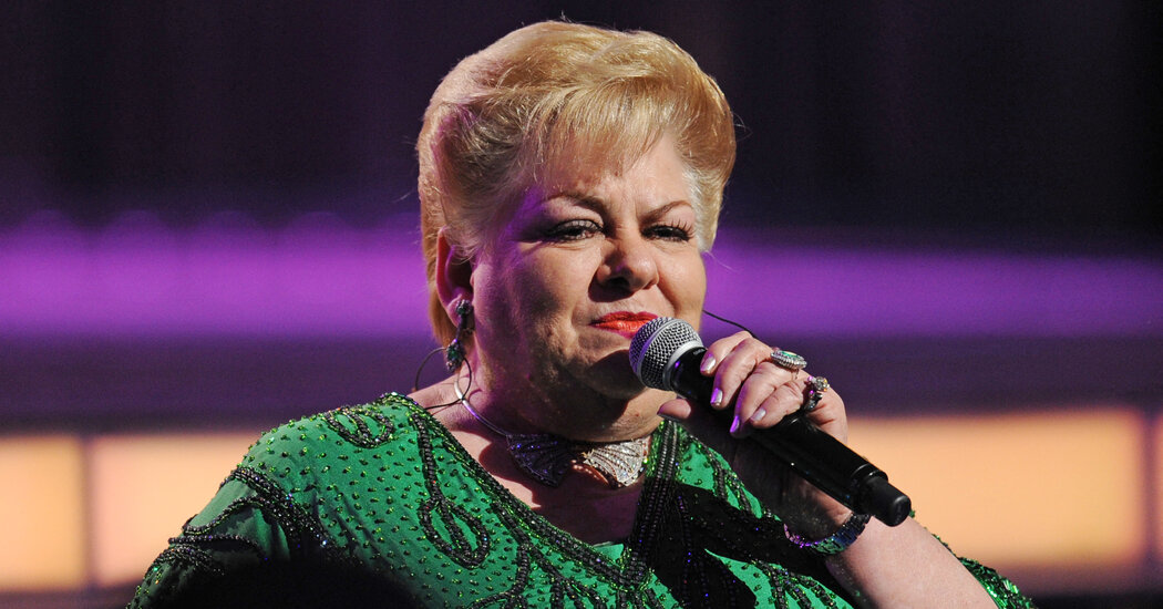 Paquita La del Barrio, cujas músicas fortaleciam mulheres, morre aos 77