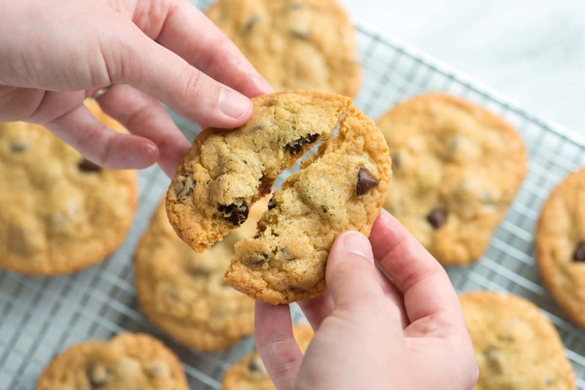 Receita crocante de biscoitos de chocolate mastigável