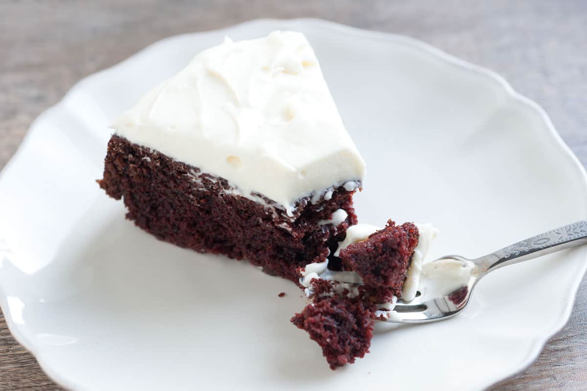 Receita de bolo de chocolate Guinness com cobertura de cream cheese