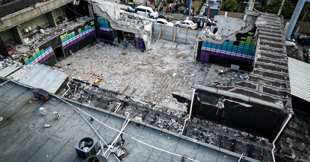 O peso e o barulho fizeram um colapso do telhado de boate da República Dominicana?