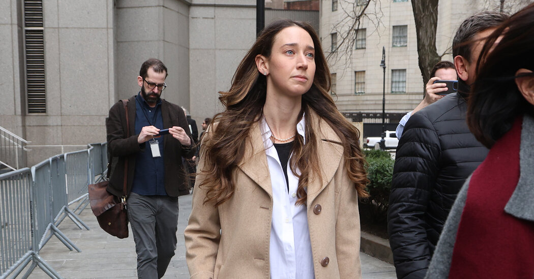 Como Charlie Javice ensinará Pilates em um monitor de tornozelo?