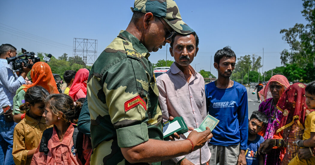 As famílias se separaram como Índia e Paquistão cancelam vistos após ataque da Caxemira