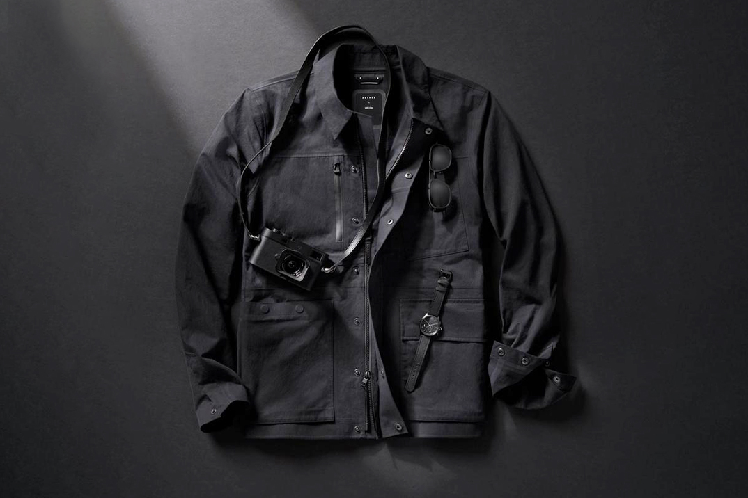 Aether e Leica retornam com uma nova jaqueta repórter em uma colorway preta elegante