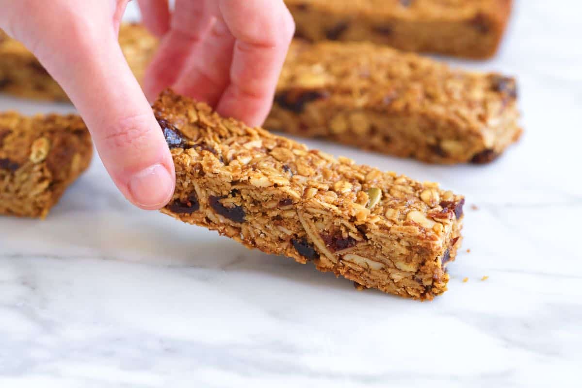 Receita caseira de barras de granola assada