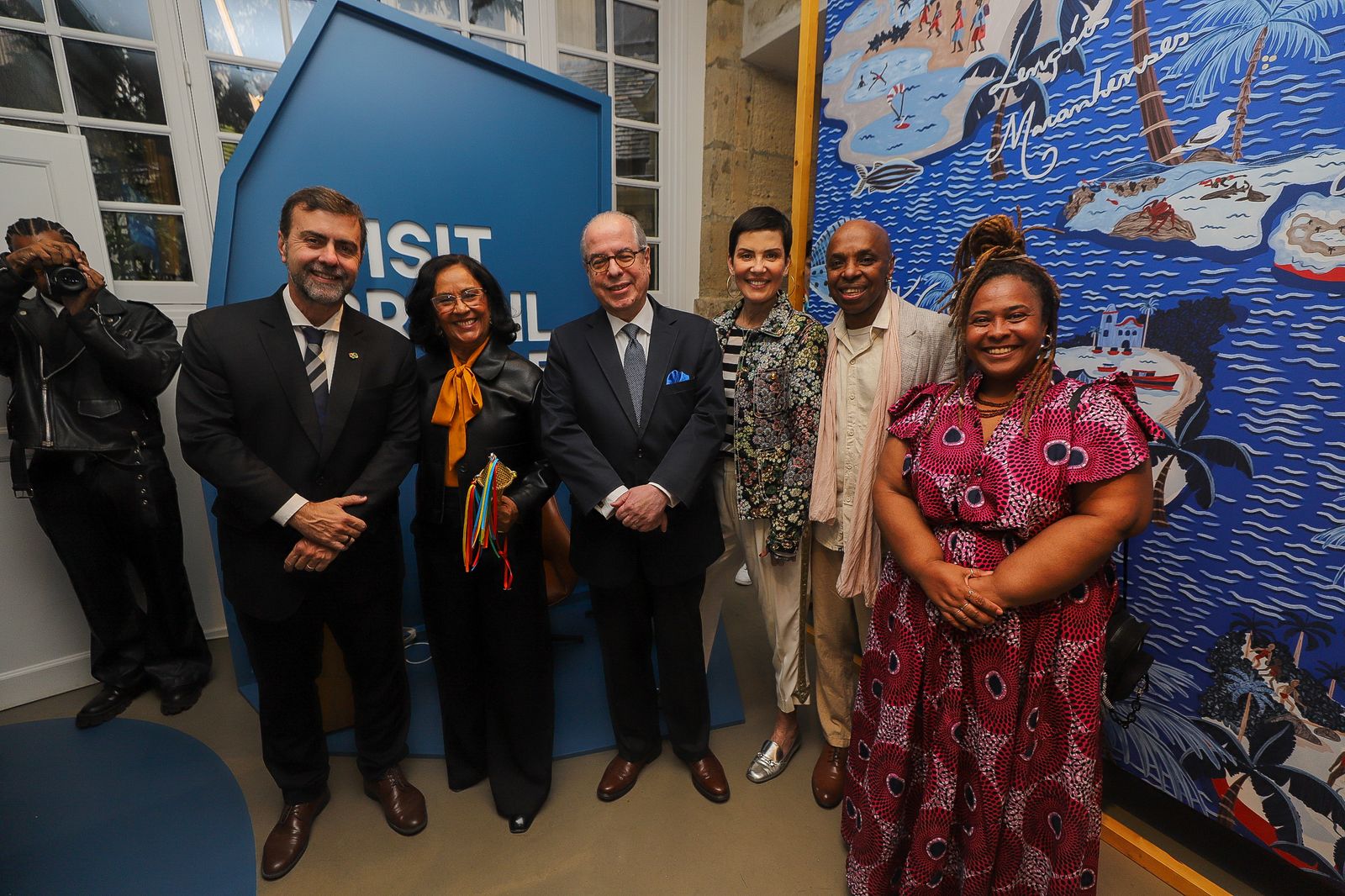 Galeria Visit Brasil em Paris inicia programação com apresentação do Boi Bumbá do Maranhão