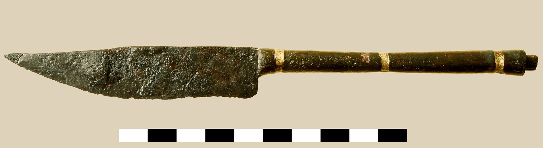 Faca de ferro romano com embutimento de bronze encontrado na Alemanha – o blog de história
