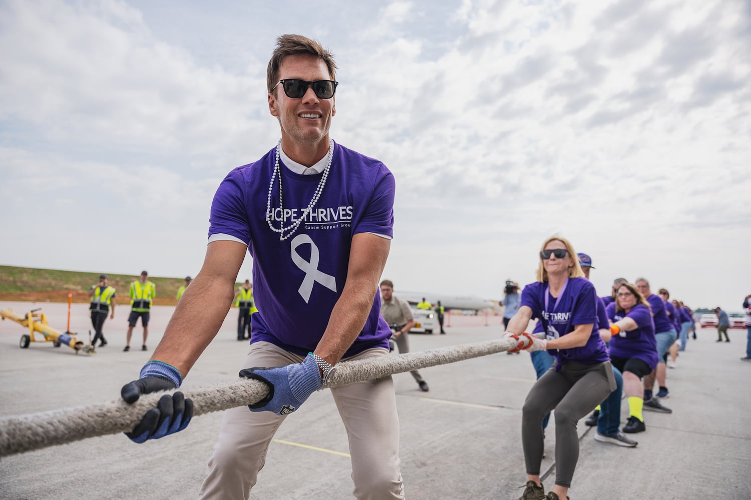 Tom Brady puxa um 757 enorme durante o Delta Jet Drag anual