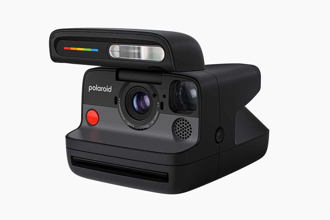 O Flip da Polaroid apresenta um sistema inovador de foco automático de sonar que escolhe entre 4 lentes