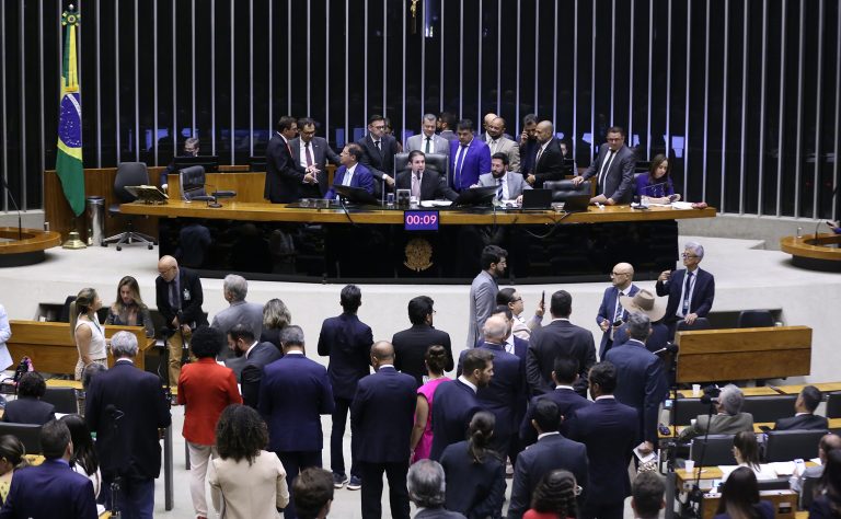 Câmara aprova projeto que prevê medidas do governo brasileiro contra tarifas de outros países – Notícias