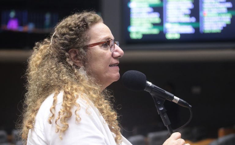 Sancionada lei que agrava pena em crime de violência contra a mulher com uso de IA – Notícias