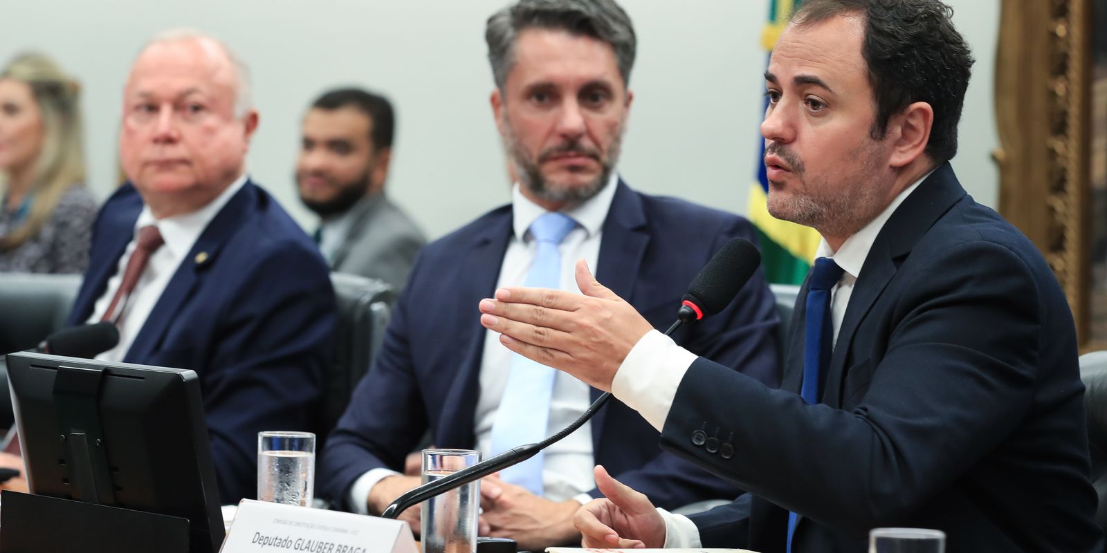 CCJ da Câmara nega recurso contra cassação do mandato de Glauber Braga