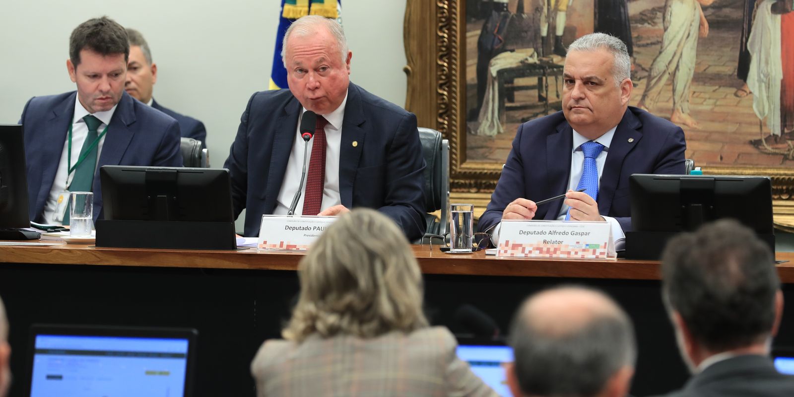 CCJ analisa suspensão de ação contra Bolsonaro e Ramagem no STF