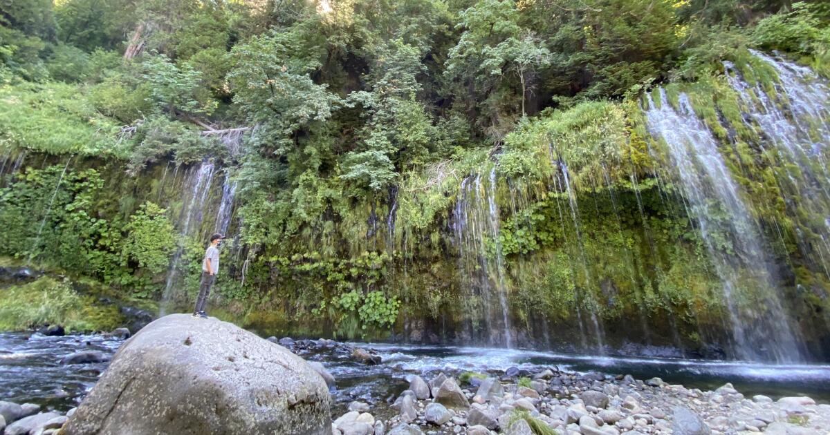 Esta cidade da Califórnia tem uma cachoeira de tirar o fôlego – e sem acesso público legal