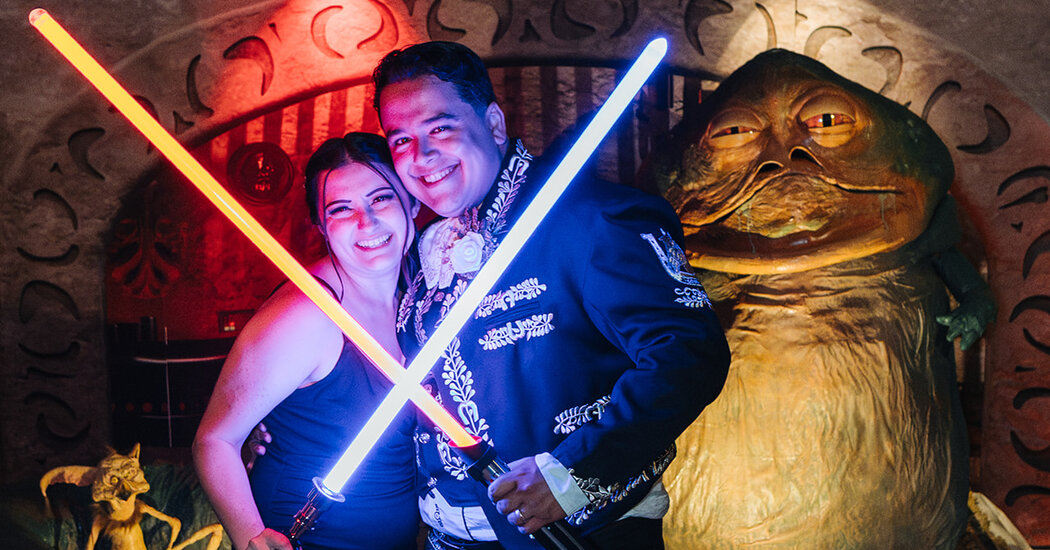 Celebrando com 150 convidados e Jabba the Hutt