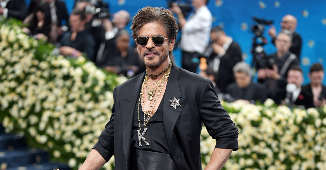 Shah Rukh Khan discute seu visual de gala de 2025 Met
