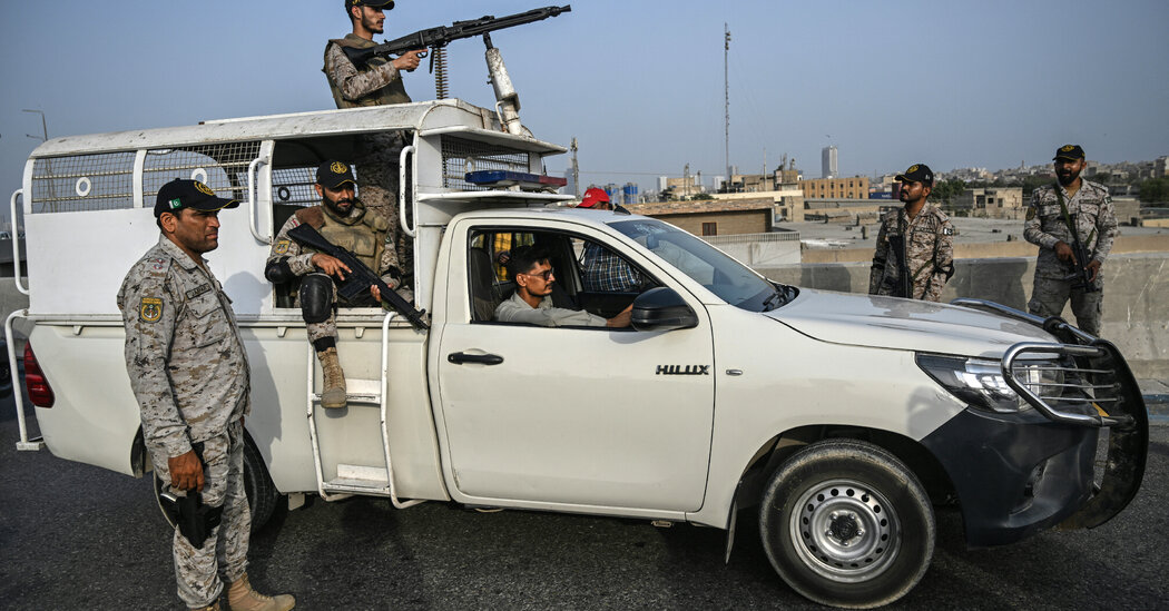 O conflito Índia-Paquistão se intensifica: atualizações ao vivo