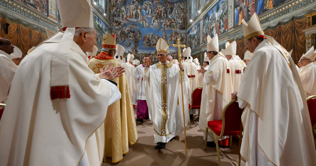 O Papa Leo Xiv se alinha com ‘pessoas comuns’ em sua primeira missa
