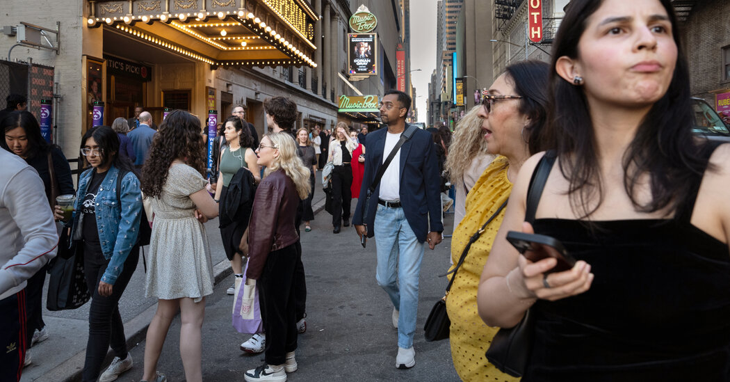 George Clooney e Denzel Washington Power Broadway para alturas pré -condemáticas
