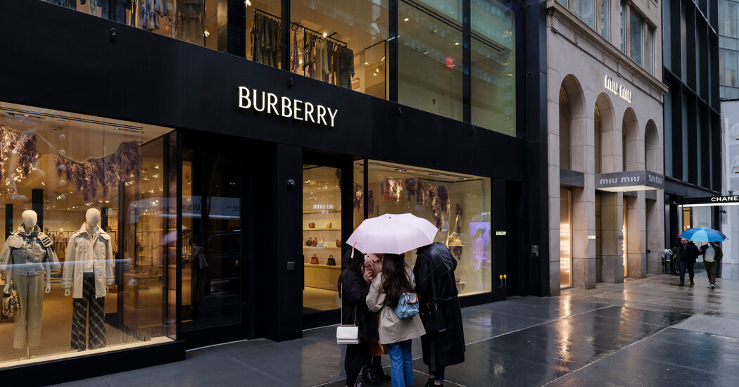 Burberry para cortar até 1.700 empregos em push de recuperação