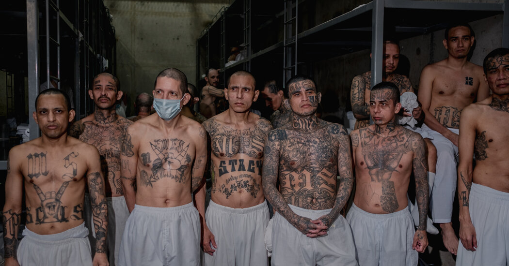 Nós alinhando mais países para levar seus deportados