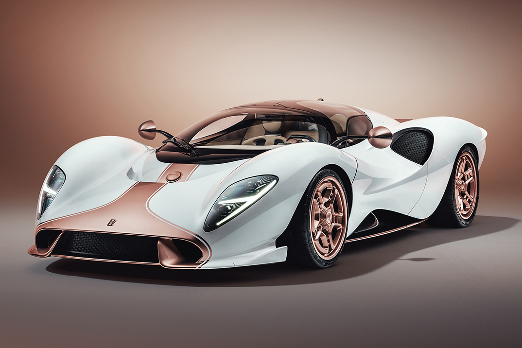 O De Tomaso P72 finalmente chega com 700 cavalos de potência e zero telas