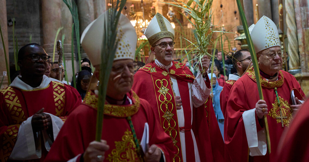 Por que o italiano que lidera a igreja em Jerusalém é um candidato a ser papa