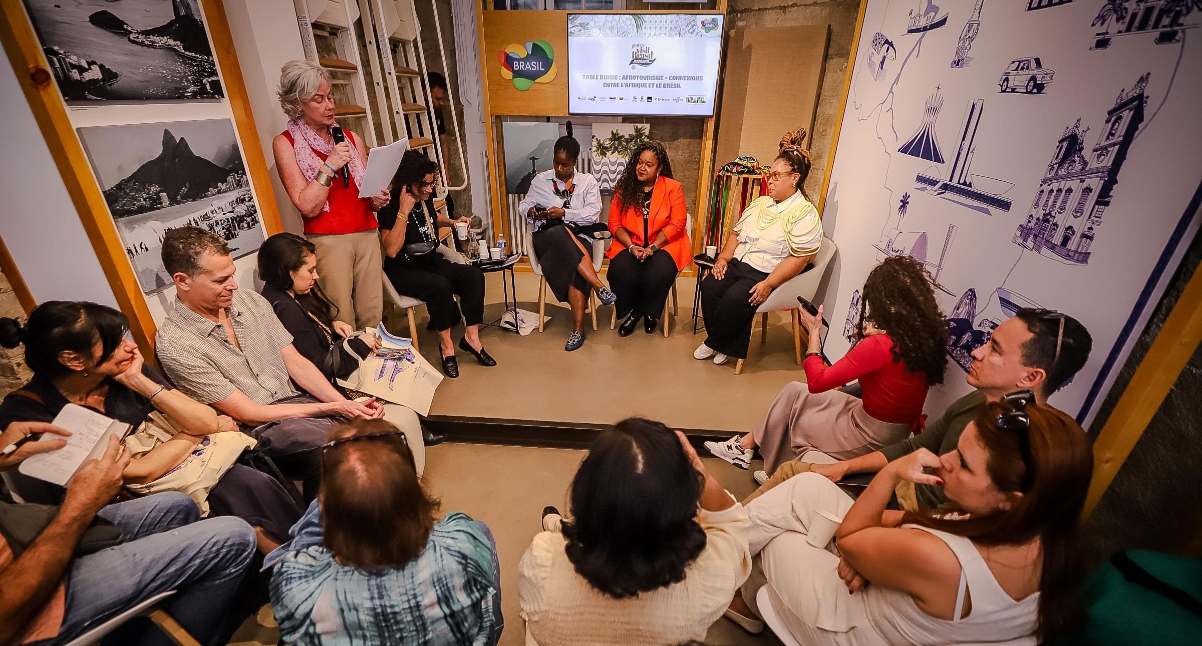 Embratur debate Afroturismo e preservação de patrimônios brasileiros em último dia da Galeria Visit Brasil em Paris