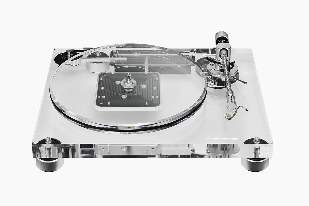 O Audio-Technica traz de volta a plataforma giratória transparente para sua faixa permanente com o AT-LPA2