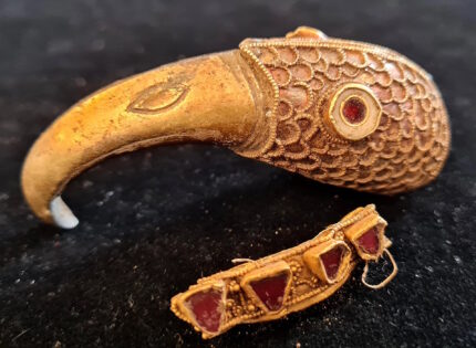 O ouro anglo-saxão e a cabeça de Garnet Raven encontrados-o blog de história