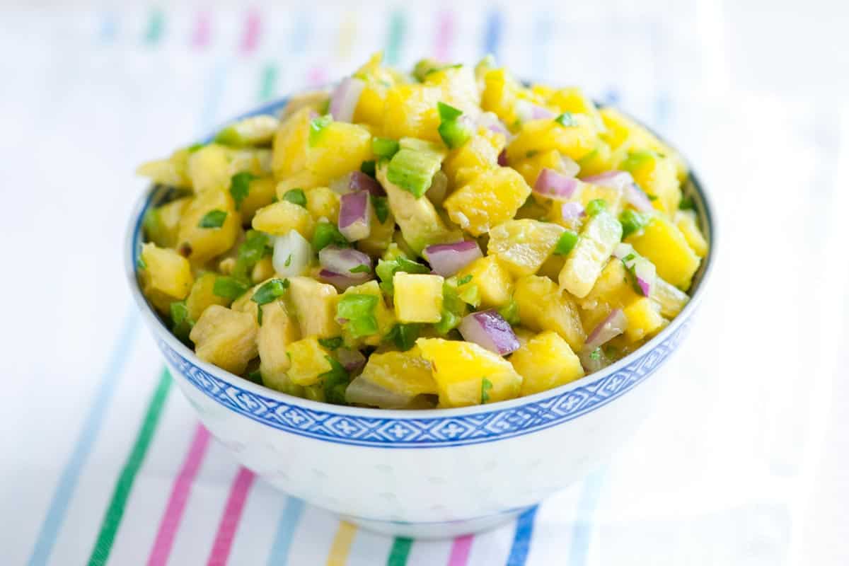 Receita de salsa de abacate de abacaxi fresca