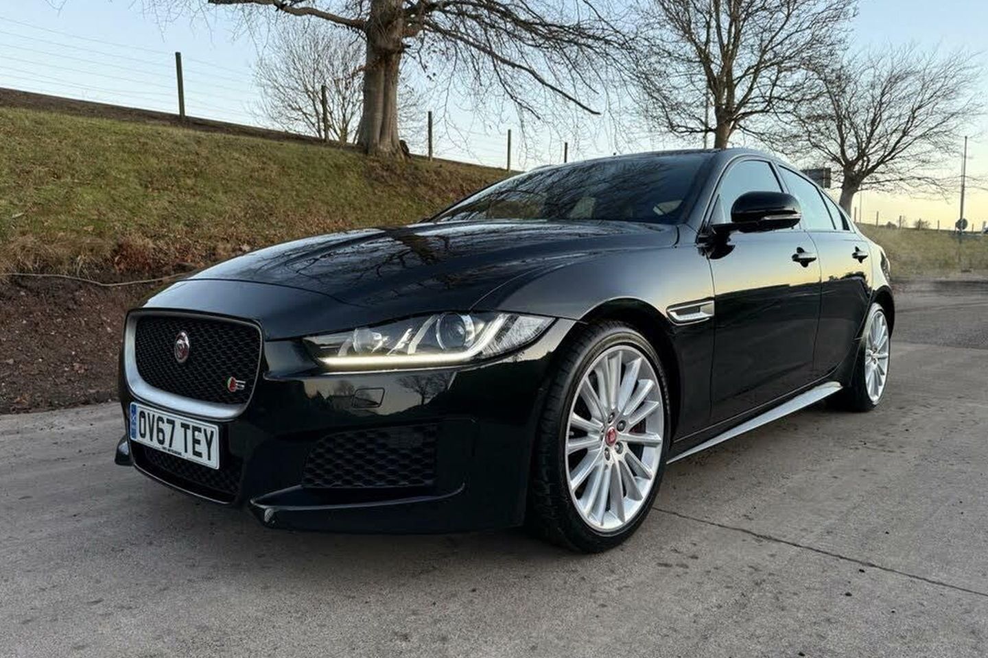 Jaguar Xe S | Identificado
