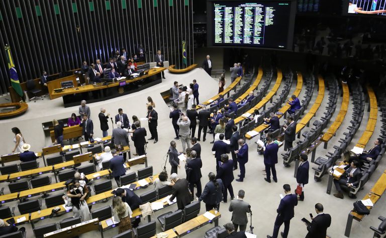 Proposta permite aumentar total de deputados e impede perda de vagas na Câmara – Notícias