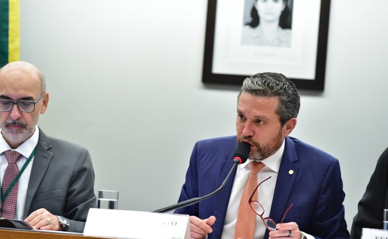 Relator defende que a Câmara decida sobre proibição de tarifa por tráfego de dados – Notícias