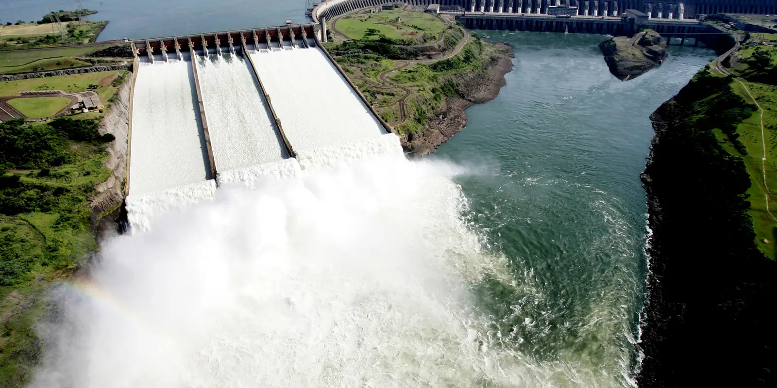 Itaipu completa 51 anos com foco em inovação energética