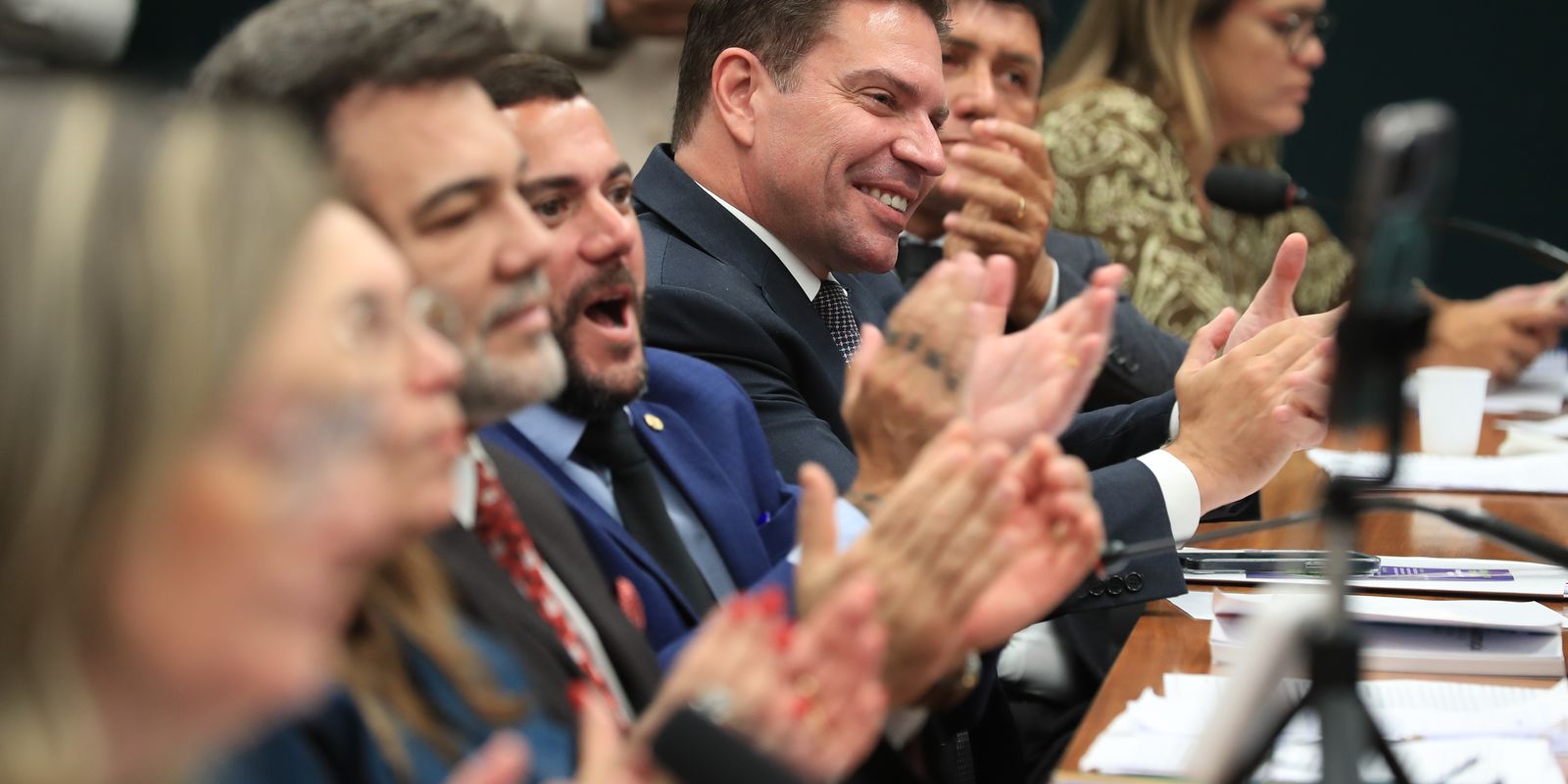 CCJ da Câmara aprova suspensão da ação contra Bolsonaro e Ramagem