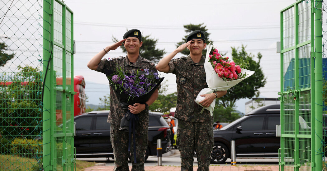 Reunião BTS se aproxima de RM e V terminam o serviço militar